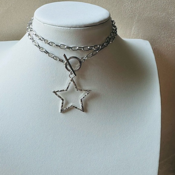 💚💚Lightweight Star Chain Necklace w/Toggle closure Length,including Star is ~21” - Picture 1 of 8